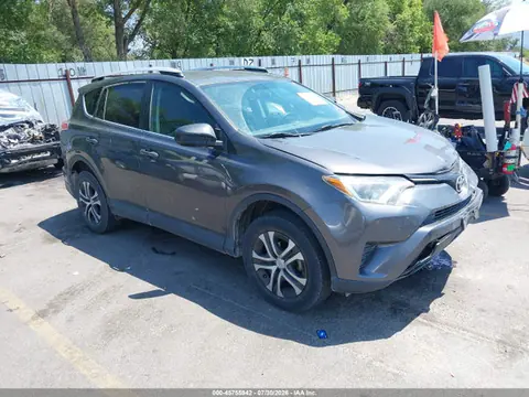 2T3BFREV8GW514555 — 2016 Toyota RAV4 LE, Передняя часть (Front End), фото до ремонта