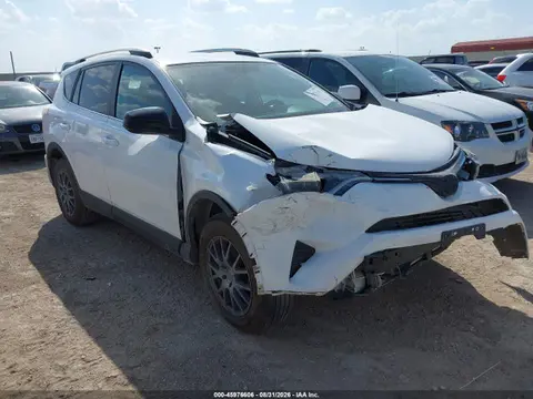 2T3BFREV9GW471876 — 2016 Toyota RAV4 LE, Передняя часть (Front End), фото до ремонта