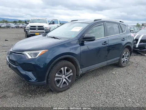 2017 Toyota RAV4 LE VIN JTMBFREV0HJ146615 фото 2
