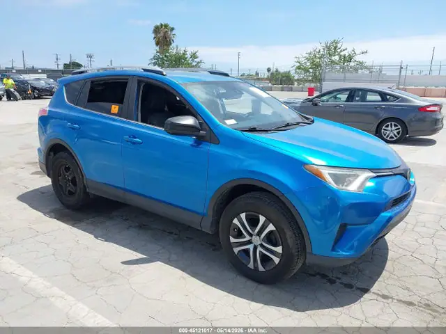 JTMZFREV8HJ105700 — 2017 Toyota RAV4 LE, Передняя и задняя части (Front & Rear), фото до ремонта