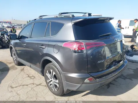 2017 Toyota RAV4 LE VIN JTMZFREVXHJ716067 фото 3