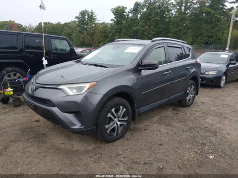2017 Toyota RAV4 LE VIN 2T3BFREVXHW584575 фото 2