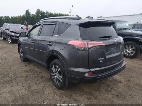 2017 Toyota RAV4 LE VIN 2T3BFREVXHW584575 фото 3