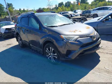 JTMBFREV3HJ142252 — 2017 Toyota RAV4 LE, Опрокидывание (Rollover), фото до ремонта