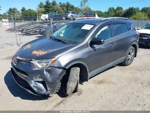 2017 Toyota RAV4 LE VIN JTMBFREV3HJ142252 фото 2