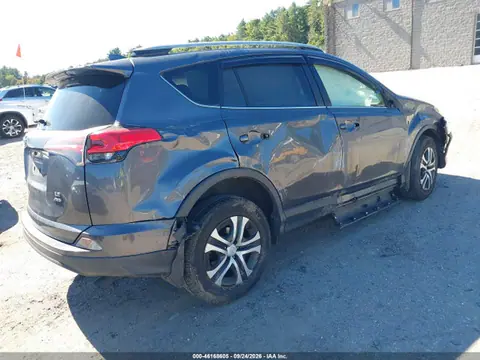 2017 Toyota RAV4 LE VIN JTMBFREV3HJ142252 фото 4