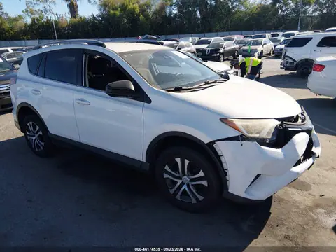 JTMZFREV4HJ103863 — 2017 Toyota RAV4 LE, Передняя часть (Front End), фото до ремонта
