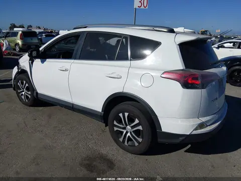 2017 Toyota RAV4 LE VIN JTMZFREV4HJ103863 фото 3