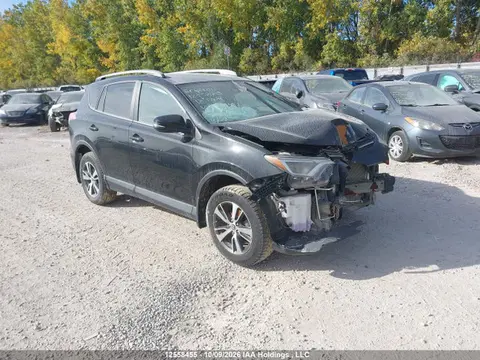 2T3ZFREV3JW515487 — 2018 Toyota RAV4 LE, Передняя часть (Front), фото до ремонта