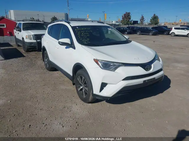 2T3BFREV9JW819635 — 2018 Toyota RAV4 LE, Левый бок (Left Side), фото до ремонта
