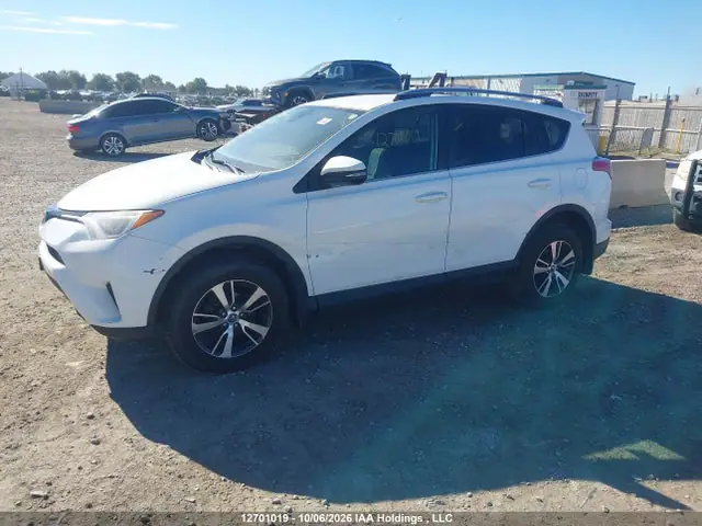 2T3BFREV9JW819635 — 2018 Toyota RAV4 LE, фото 2 с аукциона IAAI 14.10.2026, Левый бок