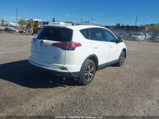 2T3BFREV9JW819635 — 2018 Toyota RAV4 LE, фото 4 с аукциона IAAI 14.10.2026, Левый бок
