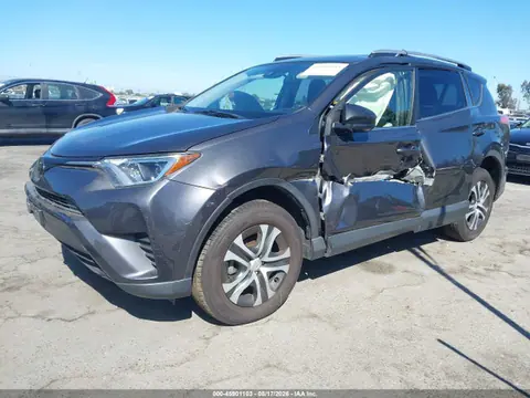 2018 Toyota RAV4 LE VIN JTMZFREV2JJ168913 фото 2