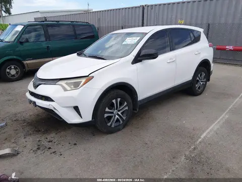 2018 Toyota RAV4 LE VIN JTMZFREV4JJ730116 фото 2