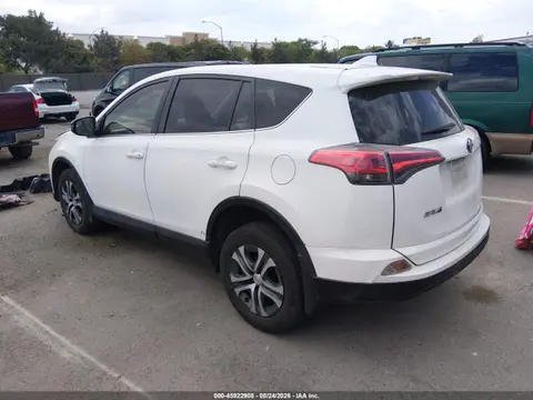 2018 Toyota RAV4 LE VIN JTMZFREV4JJ730116 фото 3