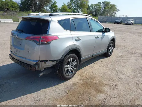 2018 Toyota RAV4 LE VIN 2T3BFREV0JW845752 фото 4