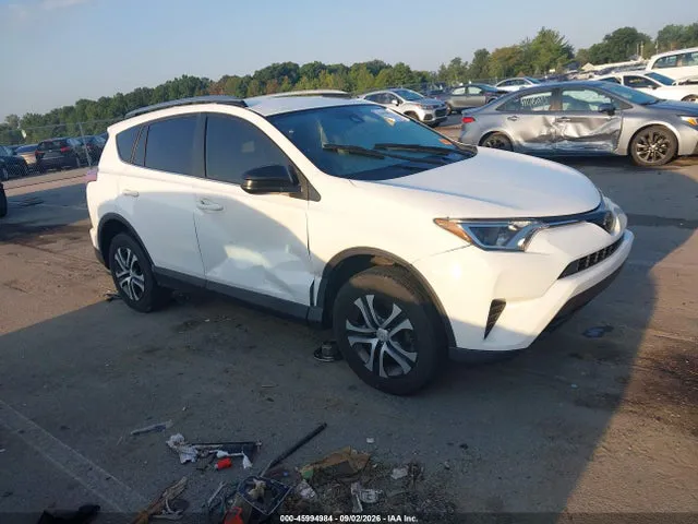 2018 Toyota RAV4 LE VIN JTMBFREV1JJ249029 фото 1