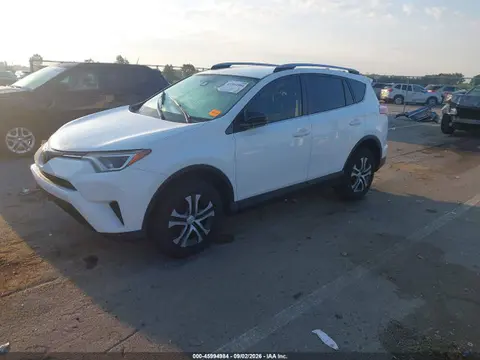 2018 Toyota RAV4 LE VIN JTMBFREV1JJ249029 фото 2