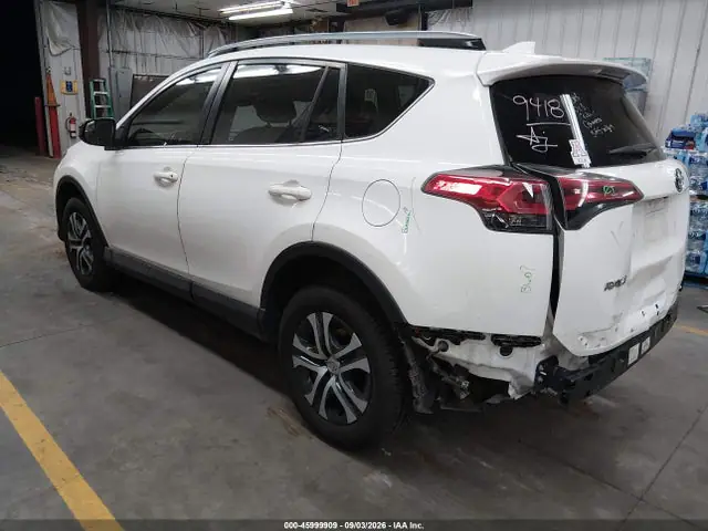 JTMZFREV5JJ188573 — 2018 Toyota RAV4 LE, фото 3 с аукциона IAAI 29.09.2026, Задняя часть