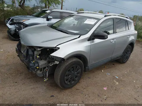 2018 Toyota RAV4 LE VIN 2T3ZFREV3JW416880 фото 2