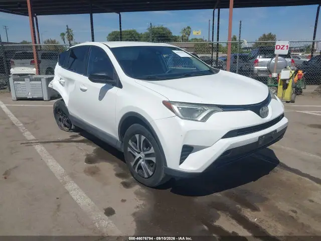 2T3ZFREV3JW454500 — 2018 Toyota RAV4 LE, Задняя часть (Rear), фото до ремонта