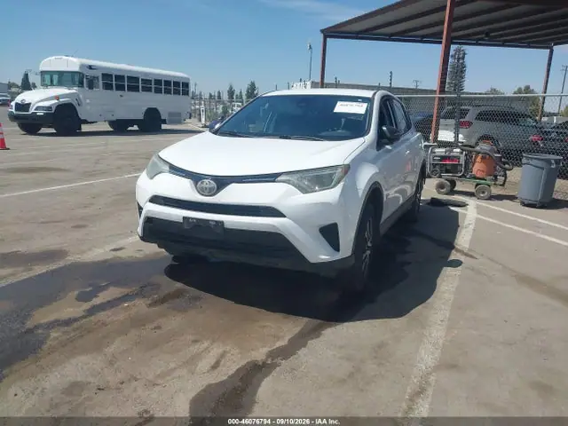 2T3ZFREV3JW454500 — 2018 Toyota RAV4 LE, фото 2 с аукциона IAAI 13.10.2026, Задняя часть