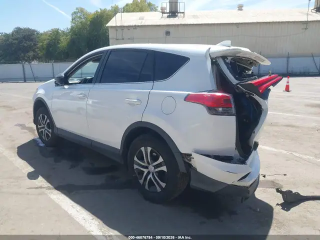 2T3ZFREV3JW454500 — 2018 Toyota RAV4 LE, фото 3 с аукциона IAAI 13.10.2026, Задняя часть