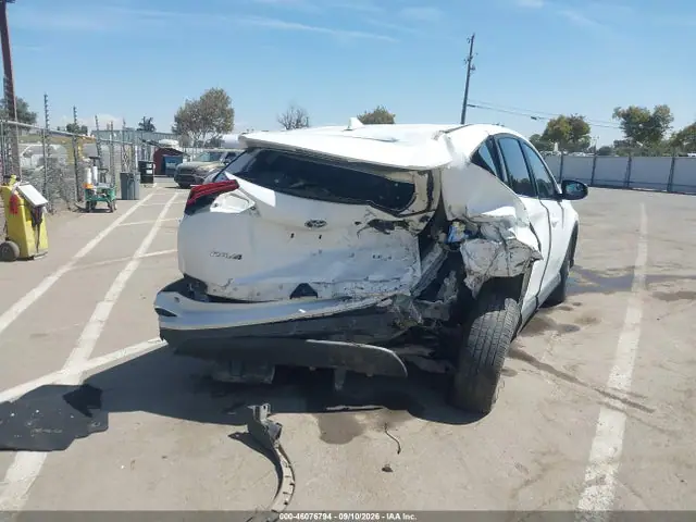 2T3ZFREV3JW454500 — 2018 Toyota RAV4 LE, фото 4 с аукциона IAAI 13.10.2026, Задняя часть