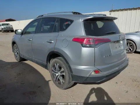 2018 Toyota RAV4 LE VIN JTMZFREV5JJ189240 фото 3