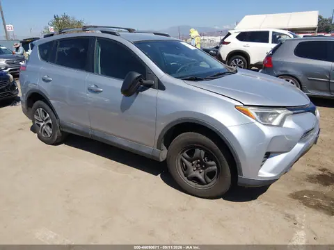 2T3BFREVXJW697481 — 2018 Toyota RAV4 LE, Левый бок (Left Side), фото до ремонта