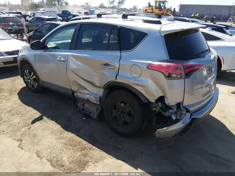 2018 Toyota RAV4 LE VIN 2T3BFREVXJW697481 фото 3