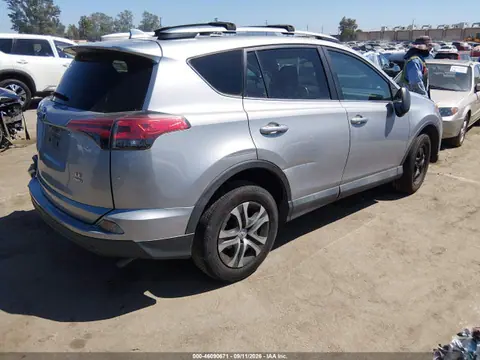 2018 Toyota RAV4 LE VIN 2T3BFREVXJW697481 фото 4