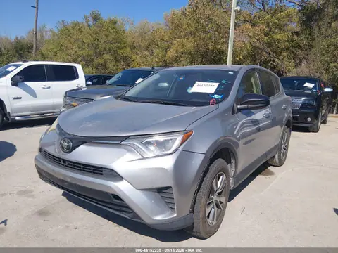 2018 Toyota RAV4 LE VIN JTMZFREVXJJ211541 фото 2