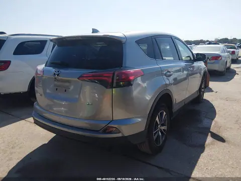 2018 Toyota RAV4 LE VIN JTMZFREVXJJ211541 фото 4