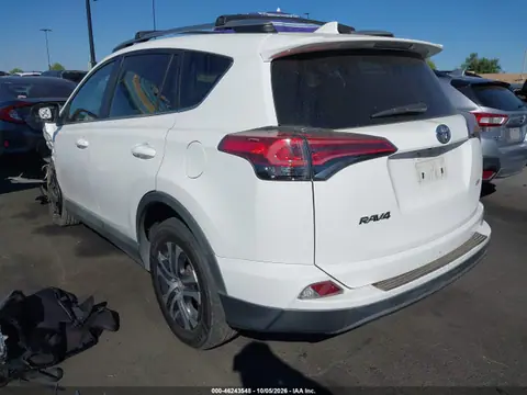 2018 Toyota RAV4 LE VIN 2T3ZFREVXJW479975 фото 3