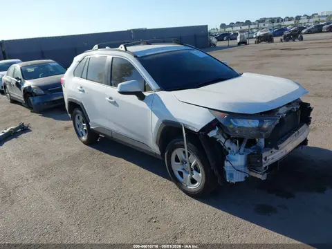 2T3G1RFV3KC007642 — 2019 Toyota RAV4 LE, Передняя часть (Front End), фото до ремонта