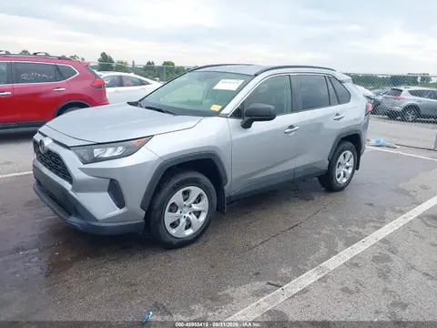 2020 Toyota RAV4 LE VIN JTMF1RFV3LD048037 фото 2