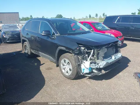 2T3B1RFV4MC172824 — 2021 Toyota RAV4 LE, Передняя часть (Front), фото до ремонта