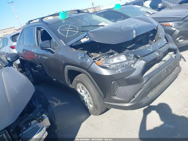 2T3H1RFV2MC165199 — 2021 Toyota RAV4 LE, Передняя часть (Front End), фото до ремонта