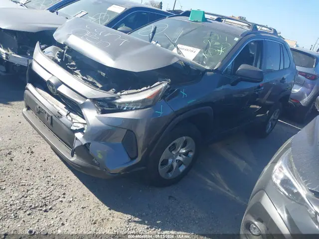 2T3H1RFV2MC165199 — 2021 Toyota RAV4 LE, фото 2 с аукциона IAAI 30.09.2026, Передняя часть