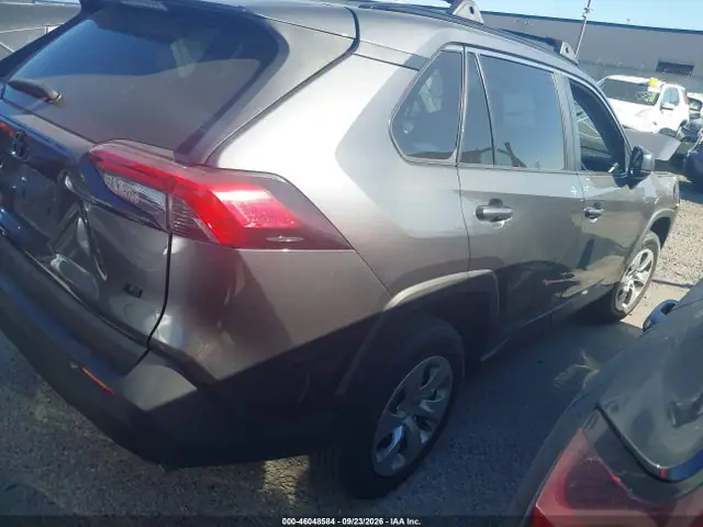 2T3H1RFV2MC165199 — 2021 Toyota RAV4 LE, фото 4 с аукциона IAAI 30.09.2026, Передняя часть