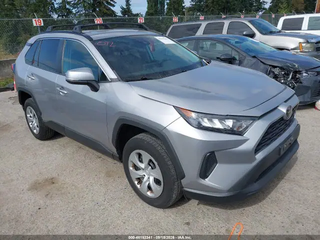 2T3G1RFV8MC148371 — 2021 Toyota RAV4 LE, Передняя часть слева (Left Front), фото до ремонта