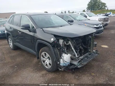 2T3B1RFV9NC264481 — 2022 Toyota RAV4 LE, Передняя часть (Front), фото до ремонта