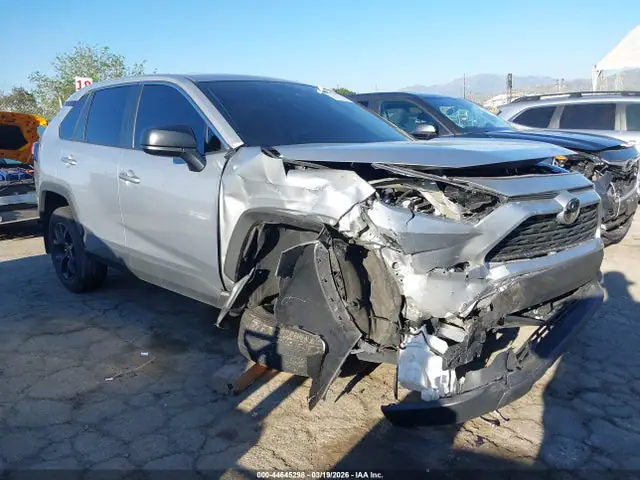 2T3H1RFV0NW222953 — 2022 Toyota RAV4 LE, Передняя часть справа (Right Front), фото до ремонта