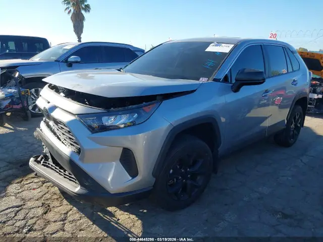 2T3H1RFV0NW222953 — 2022 Toyota RAV4 LE, фото 2 с аукциона IAAI 30.09.2026, Передняя часть справа