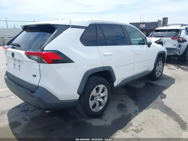 2T3K1RFV1NC193678 — 2022 Toyota RAV4 LE, фото 4 с аукциона IAAI 30.09.2026, Передняя часть