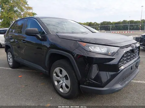 2T3F1RFV0NW261095 — 2022 Toyota RAV4 LE, Передняя часть (Front End), фото до ремонта