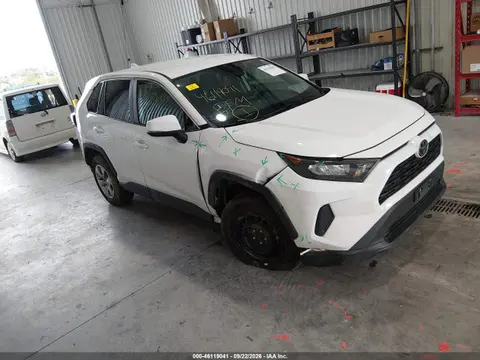 2T3G1RFV6NW311406 — 2022 Toyota RAV4 LE, Передняя часть справа (Right Front), фото до ремонта