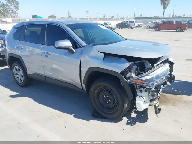 2T3K1RFV0PW291926 — 2023 Toyota RAV4 LE, Передняя часть (Front End), фото до ремонта