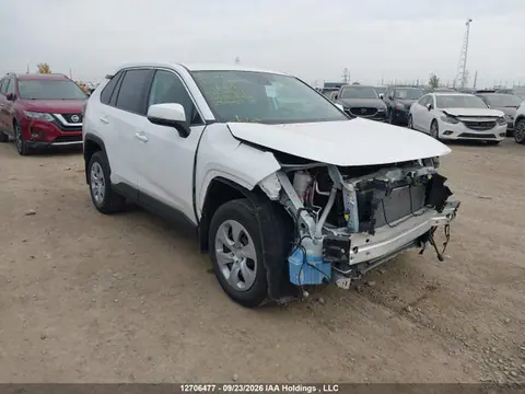 2T3B1RFV4RC477361 — 2024 Toyota RAV4 LE, Передняя часть (Front), фото до ремонта